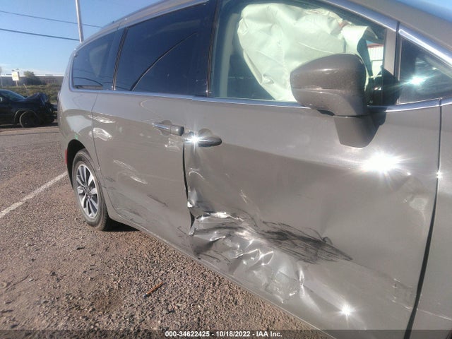2021 Chrysler Pacifica Hybrid, VIN: 2C4RC1L71MR586474