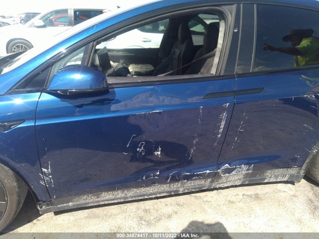 2022 Tesla Model X, VIN: 7SAXCBE63NF342844
