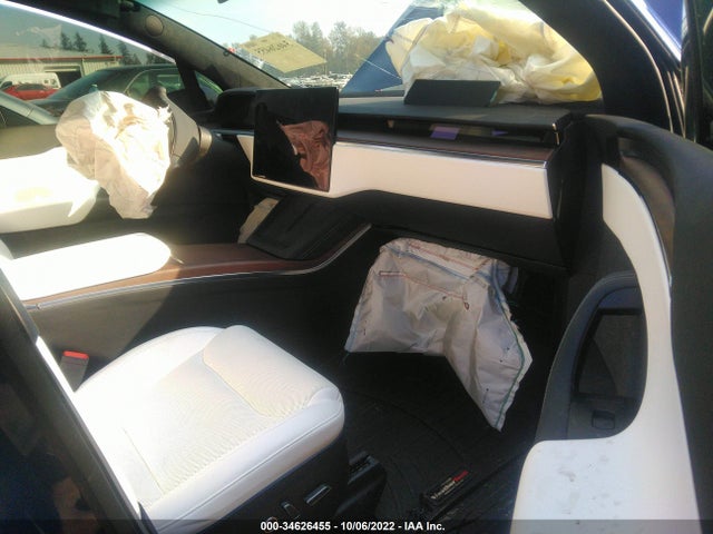 2022 Tesla Model X, VIN: 7SAXCAE51NF351477