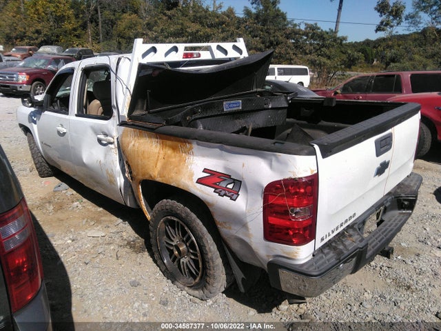2011 CHEVROLET SILVERADO 1500 LT VIN: 3GCPKSE35BG258181