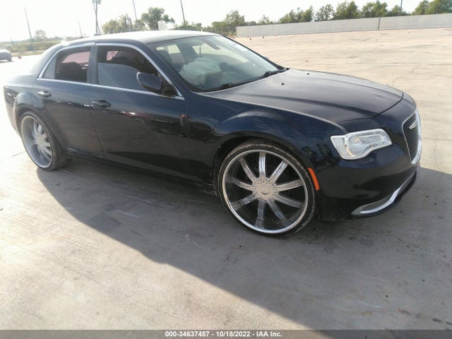 2015 Chrysler 300, VIN: 2C3CCAAG7FH828870