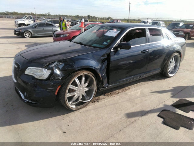 2015 Chrysler 300, VIN: 2C3CCAAG7FH828870