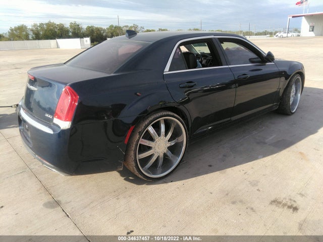 2015 Chrysler 300, VIN: 2C3CCAAG7FH828870