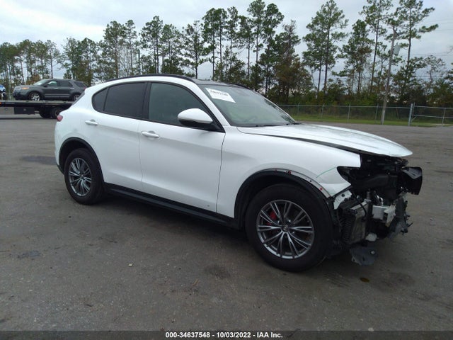 2022 Alfa Romeo Stelvio, VIN: ZASPAJAN8N7D28008