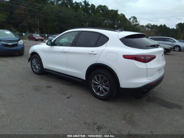 2022 Alfa Romeo Stelvio, VIN: ZASPAJAN8N7D28008