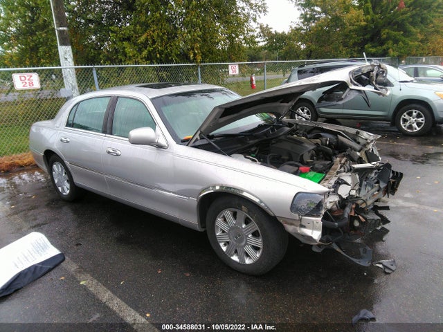 Lincoln Town Car Ultimate 2004 1LNHM83W64Y640495 main image