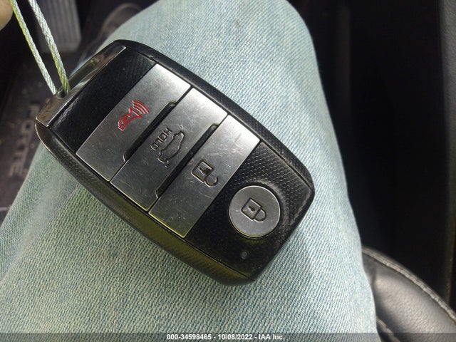 2017 Kia Forte, VIN: KNAFX5A86H5689223