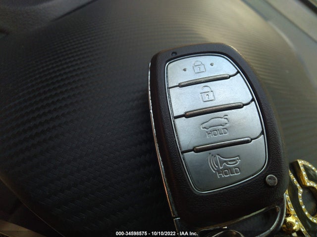 2020 Hyundai Elantra, VIN: KMHD04LB0LU992980