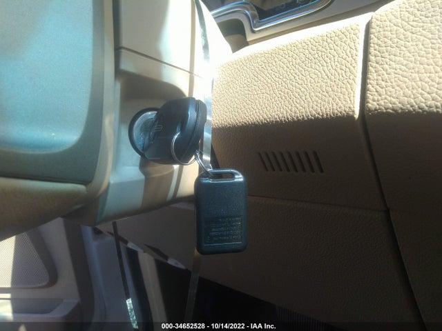 Lincoln Navigator 2010 5LMJJ2J59AEJ08041 Image 3