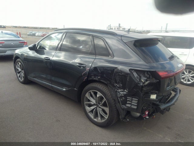 2021 Audi e-tron, VIN: WA1LAAGE1MB015743