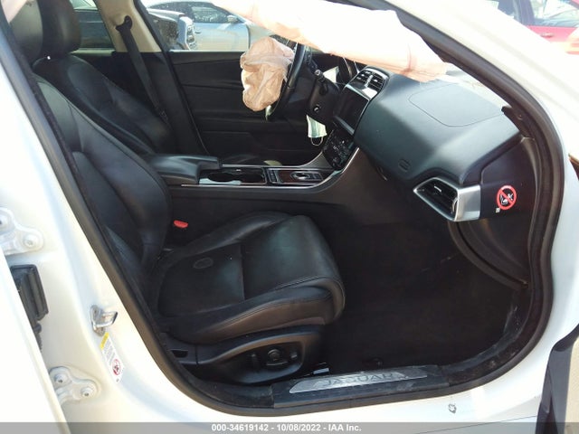 SAJAH4BV6HA947015 Jaguar Xe 35t First Edition