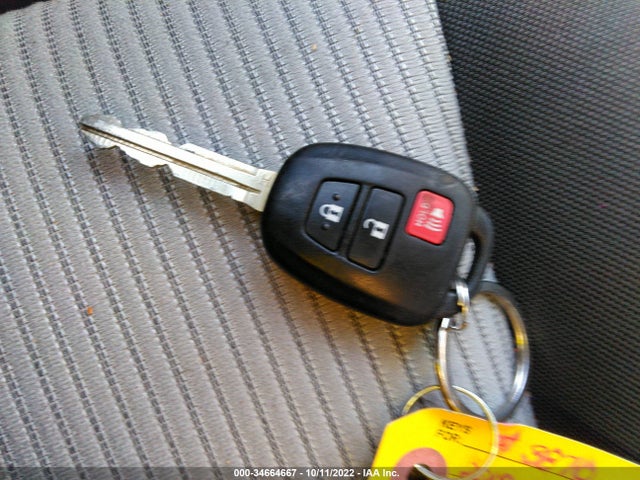 2015 Toyota RAV4, VIN: JTMBFREV9FJ020881
