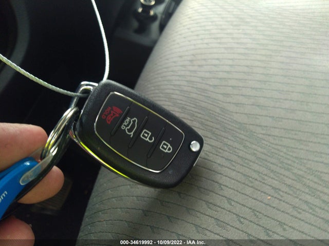 2016 Hyundai Santa Fe, VIN: 5XYZU3LB2GG334903