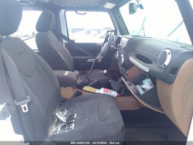 1C4AJWBG6GL134857 Jeep Wrangler Sahara