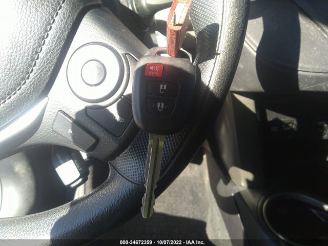 Toyota RAV4 LE 2018 2T3ZFREV1JW507212 Image 3