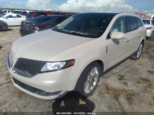Lincoln MKT 2014 2LMHJ5AT3EBL58785 Image 2