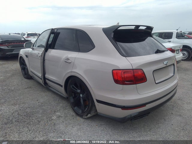 2018 Bentley Bentayga, VIN: SJAAC2ZV0JC022832