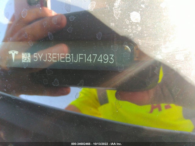 Tesla Model 3 Long Range 2018 5YJ3E1EB1JF147493 Image 9