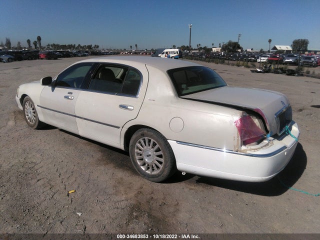 Lincoln Town Car 2004 1LNHM83W74Y683470 Image 5