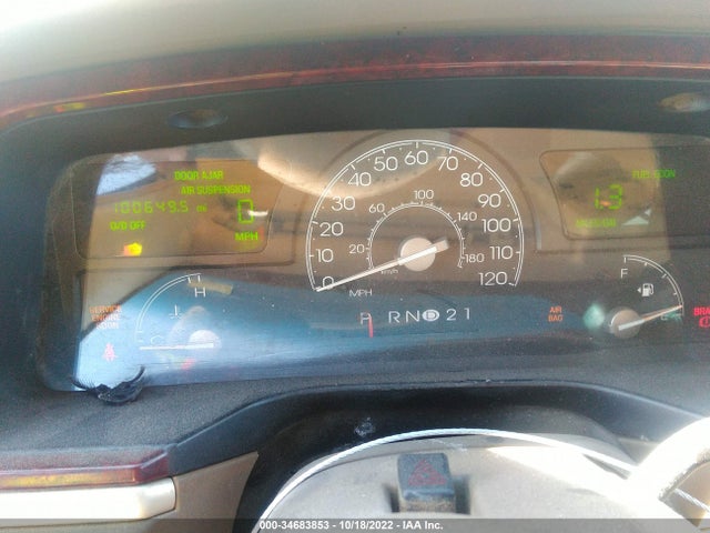 Lincoln Town Car 2004 1LNHM83W74Y683470 Image 9
