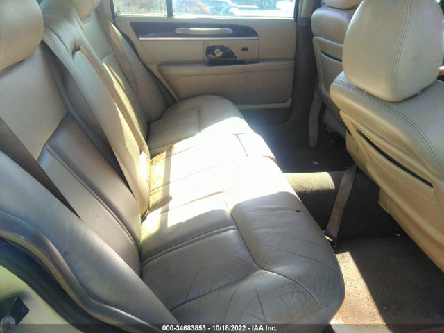Lincoln Town Car 2004 1LNHM83W74Y683470 Image 10