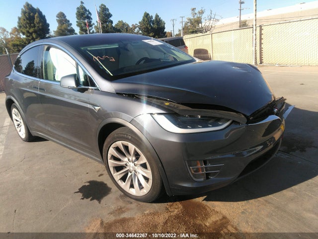 2018 Tesla Model X, VIN: 5YJXCAE27JF116689