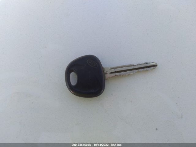 KNAFG526487154568 KIA Rondo Ex