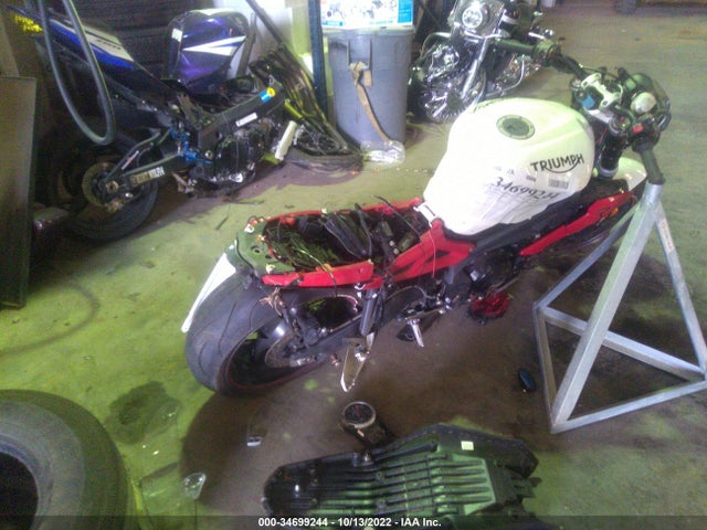 2015 TRIUMPH MOTORCYCLE STREET TRIPLE R VIN: SMTL03NE1FT667641