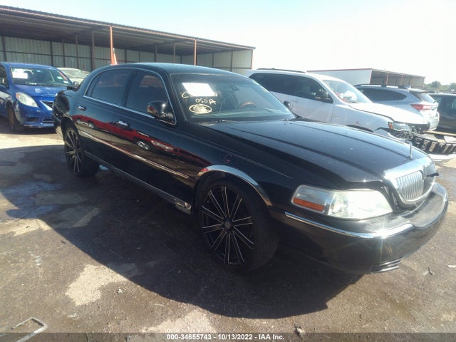 Lincoln Town Car Signature 2003 1LNHM82W83Y641146 головне зображення