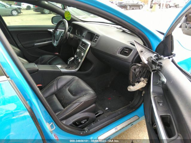 YV1902SP6F1230930 Volvo V60 T6 R-design