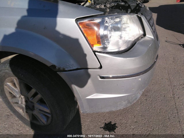 2A8HR64X58R104349 Chrysler Town & Country Limited