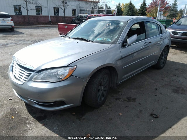 Chrysler 200 Touring 2013 1C3CCBBB3DN732618 Image 2