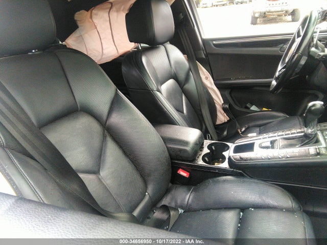 2016 Porsche Macan, VIN: WP1AB2A55GLB53713