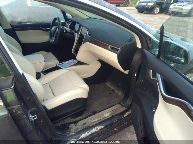 2017 Tesla Model X, VIN: 5YJXCDE22HF078431