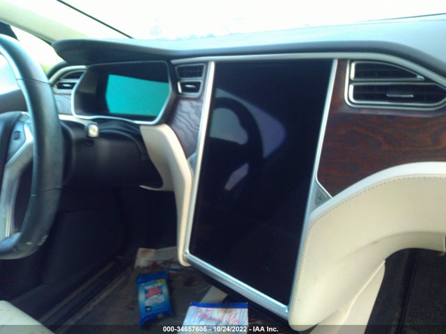 2017 Tesla Model X, VIN: 5YJXCDE22HF078431