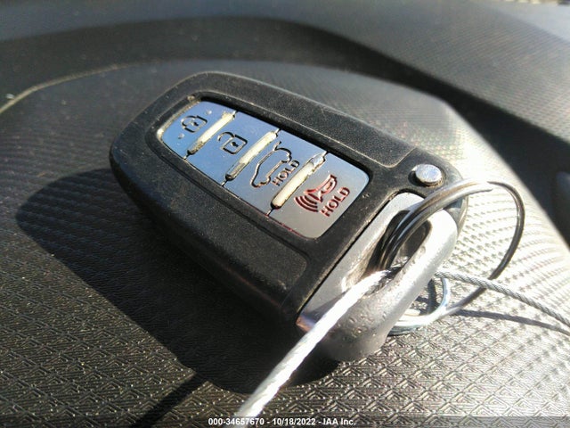2016 Hyundai Veloster, VIN: KMHTC6AE8GU299057