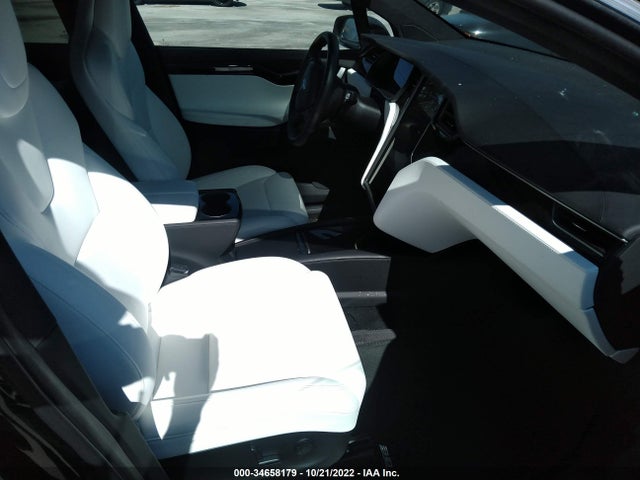 2019 Tesla Model X, VIN: 5YJXCBE22KF152538