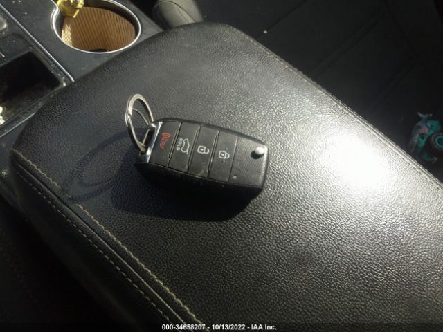 5XYPGDA34GG048678 KIA SORENTO LX