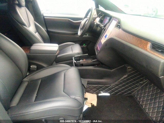 2019 Tesla Model X, VIN: 5YJXCDE23KF184376