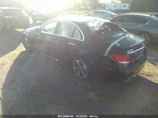 2019 Mercedes-Benz E-Class, VIN: WDDZF4KB1KA586528