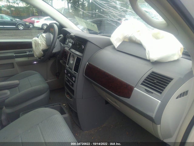 2A4RR5D11AR209052 Chrysler Town & Country Touring