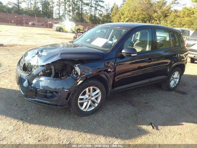 2011 VOLKSWAGEN TIGUAN S VIN: WVGAV7AX0BW520155