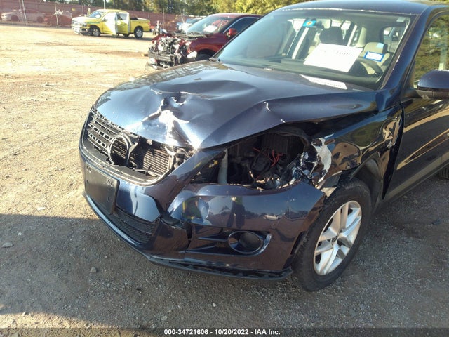 2011 VOLKSWAGEN TIGUAN S VIN: WVGAV7AX0BW520155