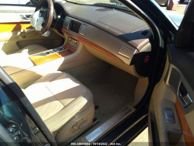 2010 JAGUAR XF SAJWA0FA7AHR70973 Photo 4