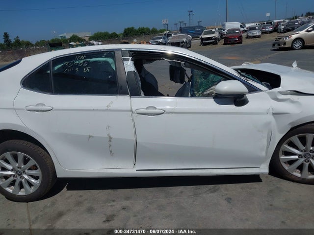 Toyota CAMRY LE 2018 4T1B11HK2JU637737 Image 12