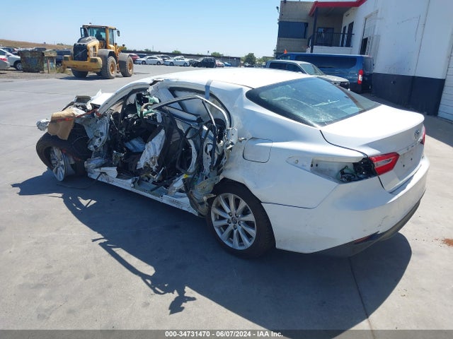 Toyota CAMRY LE 2018 4T1B11HK2JU637737 Image 3