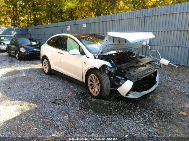 2020 Tesla Model X, VIN: 5YJXCBE22LF238482