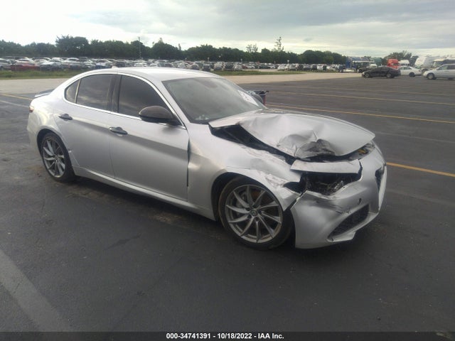 2017 Alfa Romeo Giulia, VIN: ZARFAEBN4H7528713