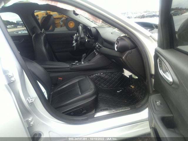 2017 Alfa Romeo Giulia, VIN: ZARFAEBN4H7528713