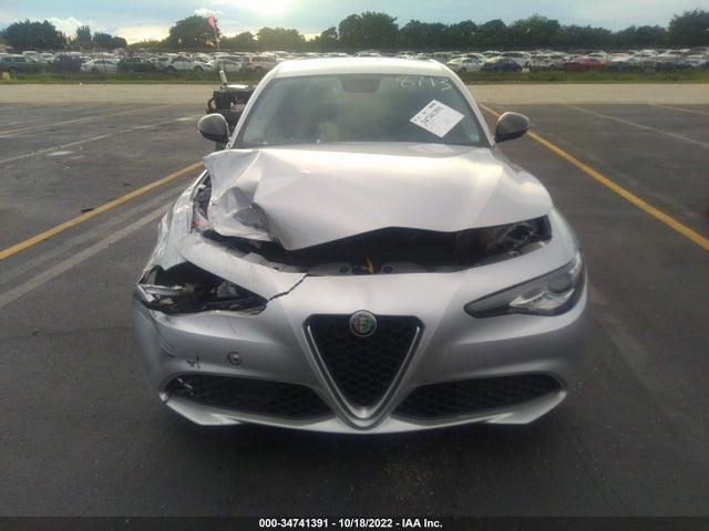 2017 Alfa Romeo Giulia, VIN: ZARFAEBN4H7528713